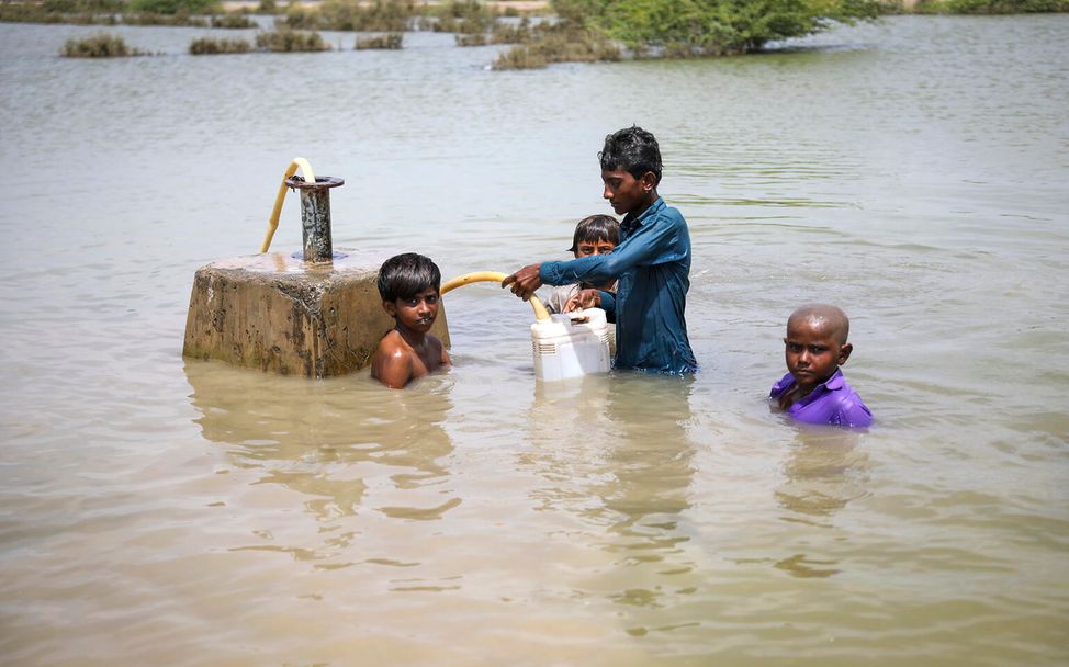 Ende 2022 verursachten verheerende Überschwemmungen in Pakistan die ersten Ausbrüche von Cholera seit Jahren.