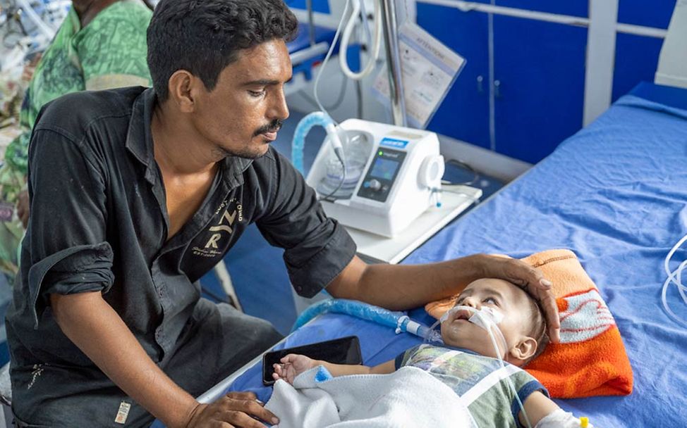 Gesundheitshilfe für Kinderstationen: UNICEF stattet Krankenhäuser mit medizinischem Equipment aus. 