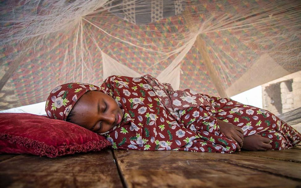 Malaria Kinder schützen: UNICEF hilft in den Tropen bei Malaria-Prävention und Bekämpfung.