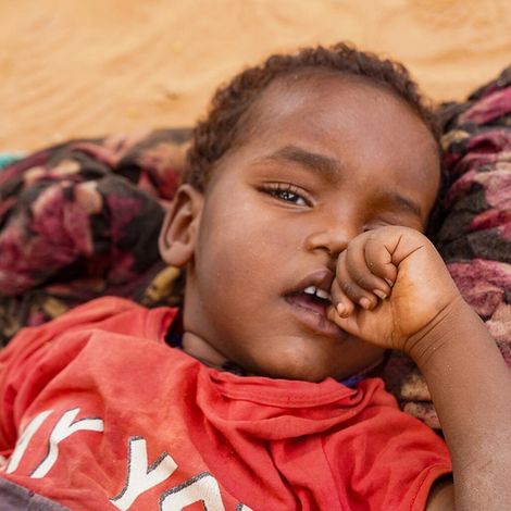 Sudan: Junge mit Poilio
