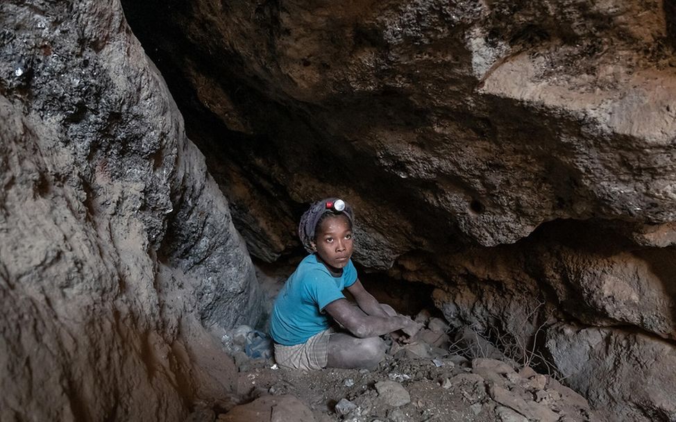 Kinderarbeit: Nina ist 13 Jahre alt und arbeitet in der Glimmermine in Madagaskar. 
