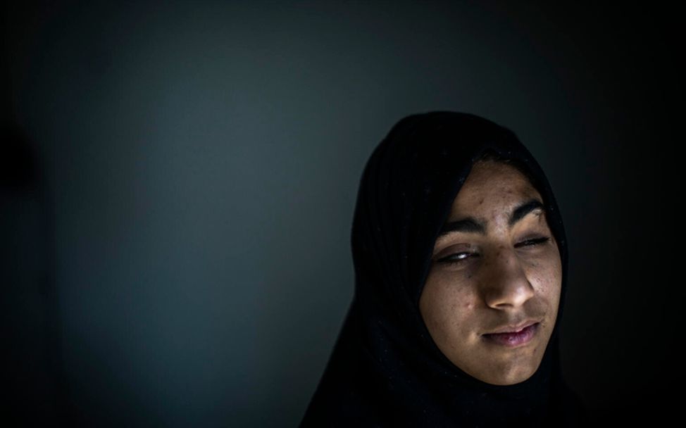 Irak: Zainab (14) wurde bei der Explosion eines Blindgängers schwer verletzt