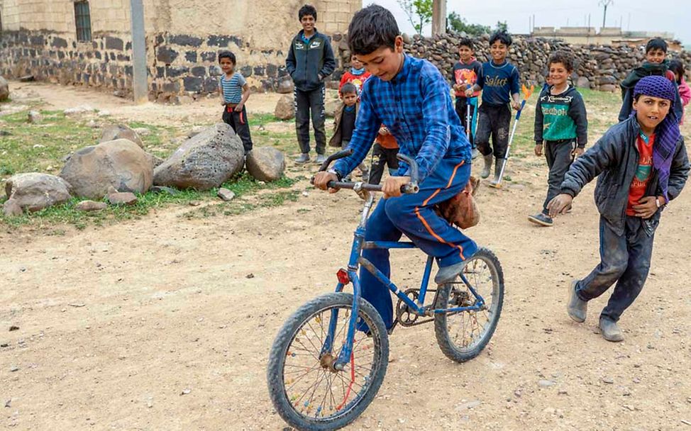 Syrien: Jumaa (12) kann seit Langem wieder auf seinem Fahrrad fahren