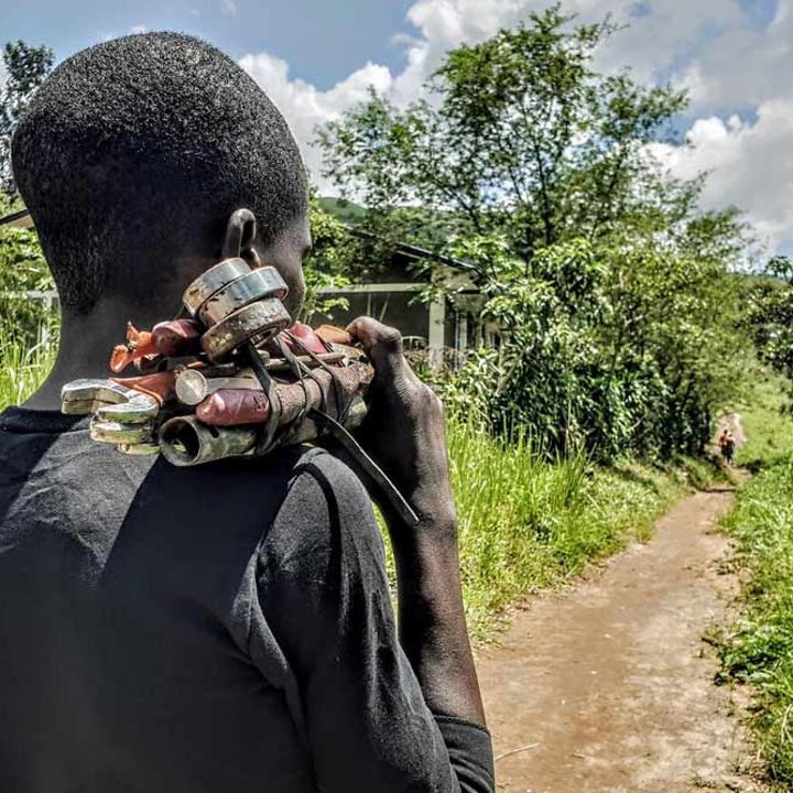 Kindersoldaten im Kongo: Dieser Junge hat es geschafft, aus einer bewaffneten Gruppe zu fliehen. 