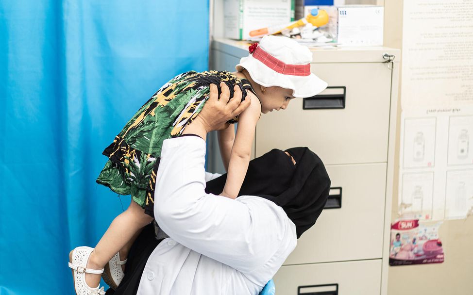 Gesundheitshelferin Ghada im Jemen liebt ihren Job. 