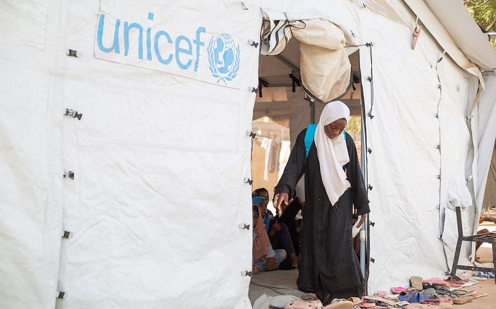 Die dreizehnjährige Mehad in einem von UNICEF eingerichteten Lernzentrum in Hantob, Sudan.