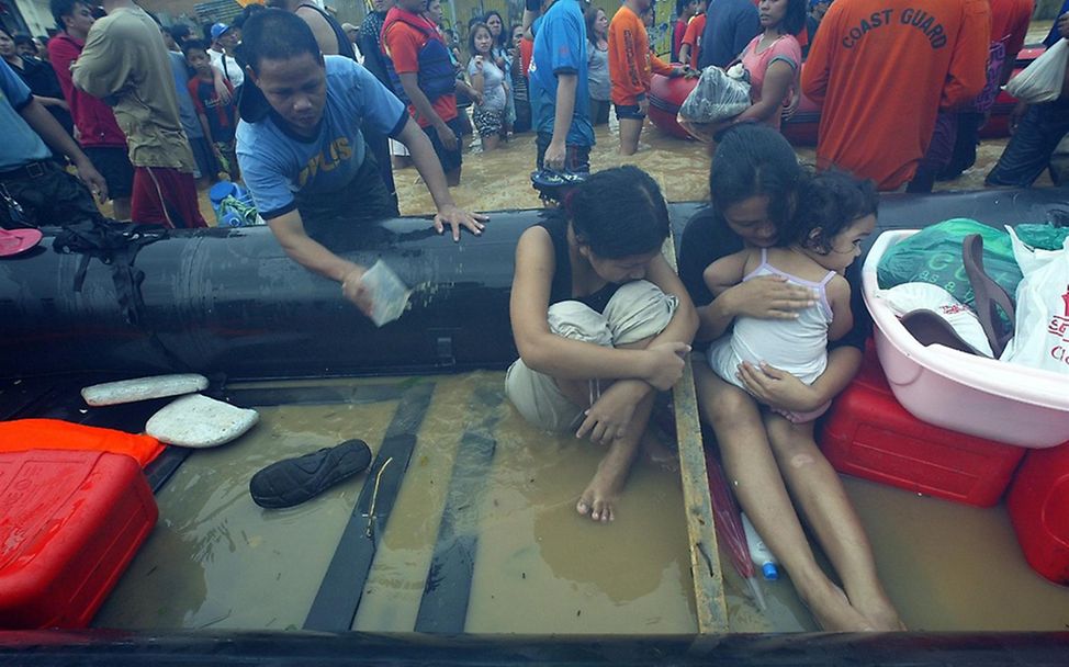 Rettungsboot in Manila, Philippinen. © UNICEF/Alquinto