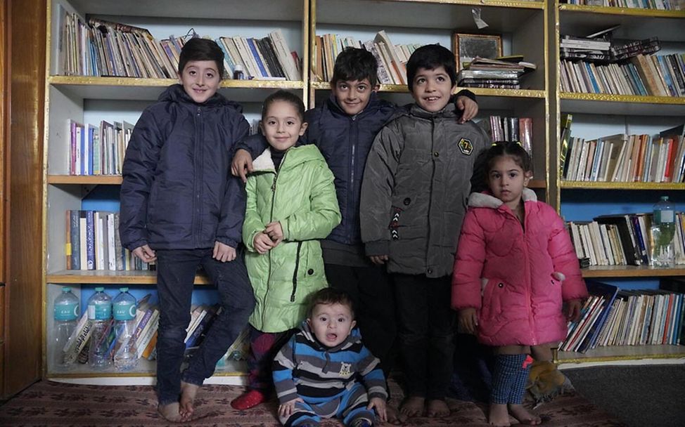 Kinder in Gaza: Kinder haben von UNICEF warme Jacken erhalten