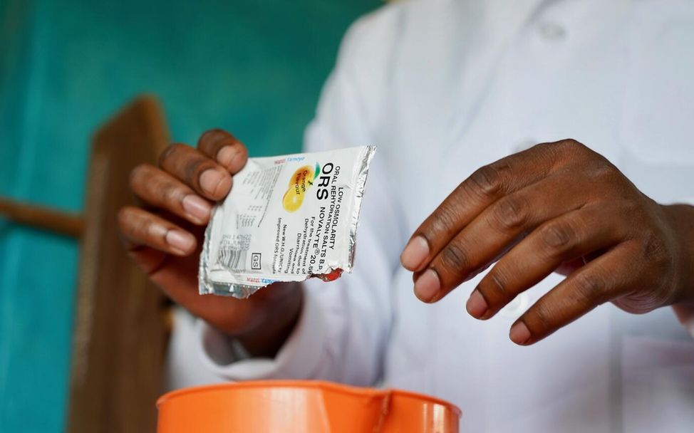 Sambia: Rehydrationslösung zur Behandlung von Cholera.