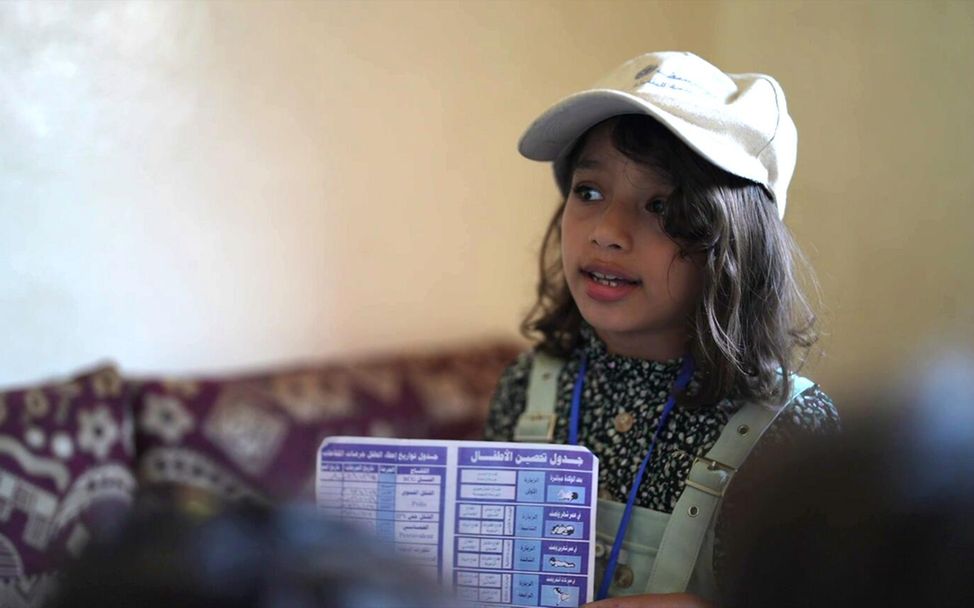 Jemen: Leen erklärt die Bedeutsamkeit von Impfungen.