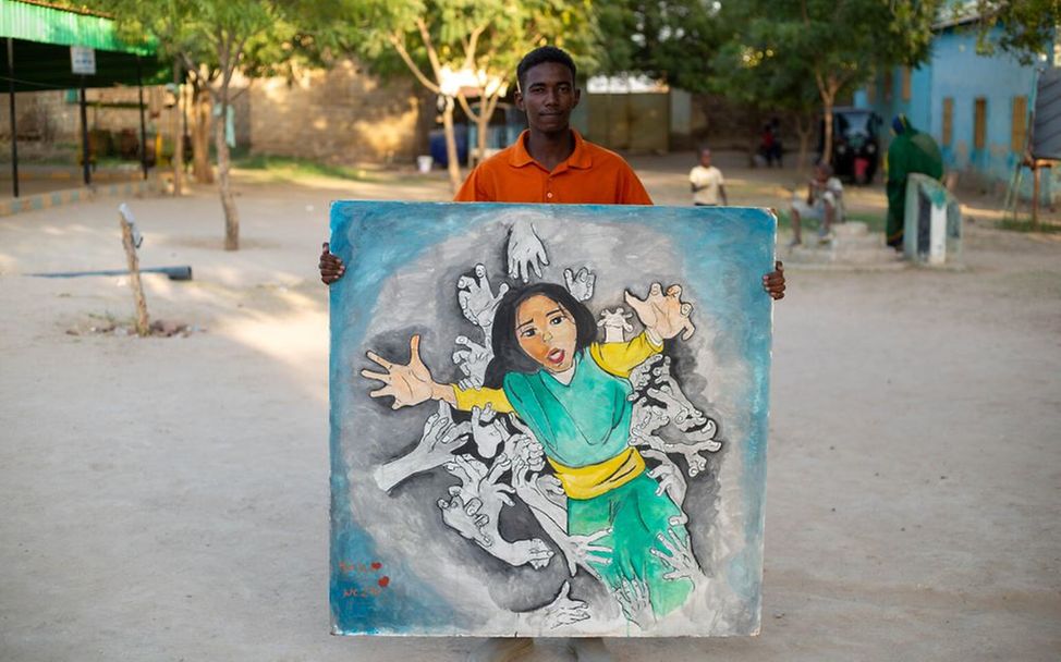 Der Jugendliche Al-Mujtaba zeigt sein Bild zum Thema Kinderheirat.