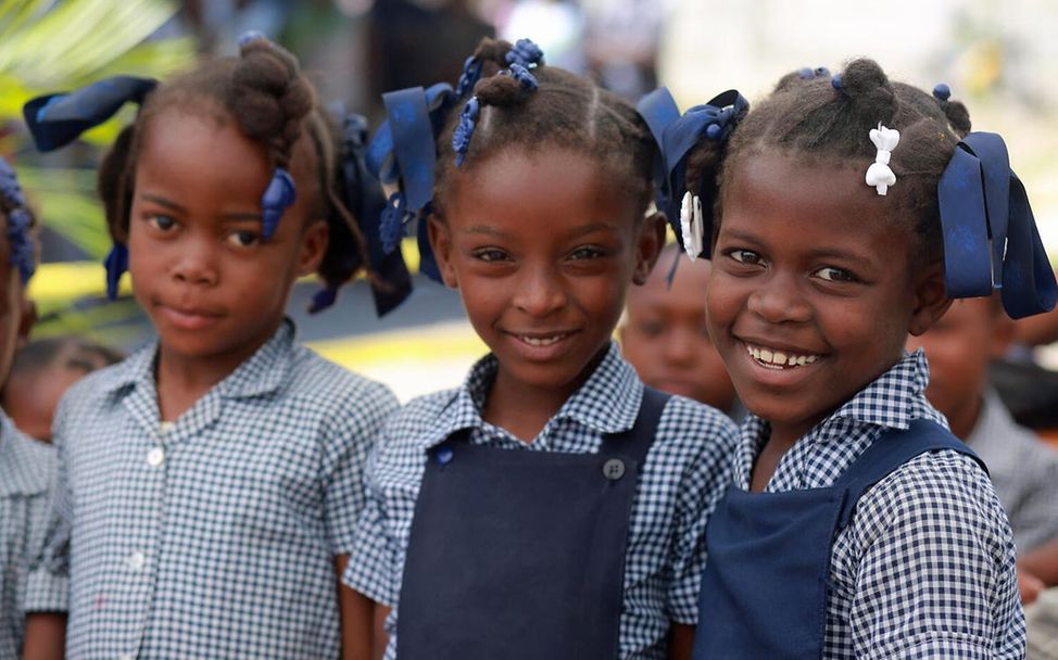 Erdbeben Haiti Nothilfe: Diese Mädchen besuchen eine Schule, die nach dem Erdbeben wiederaufgebaut wurde.