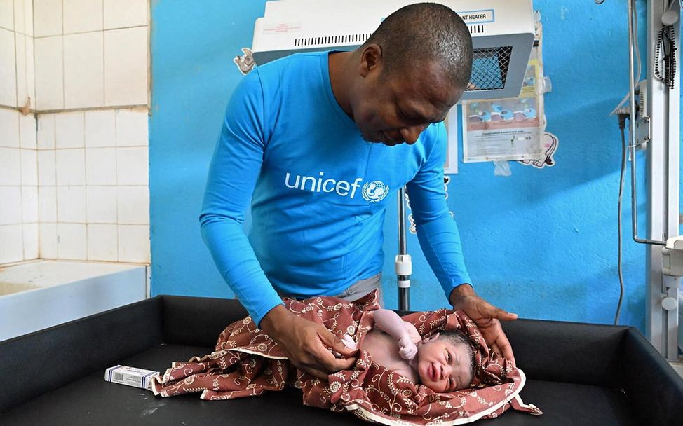 Fast ausgestorbene Krankheiten: UNICEF setzt bei der Bekämpfung von hochansteckenden Krankheiten lebensrettende Impfungen ein. 