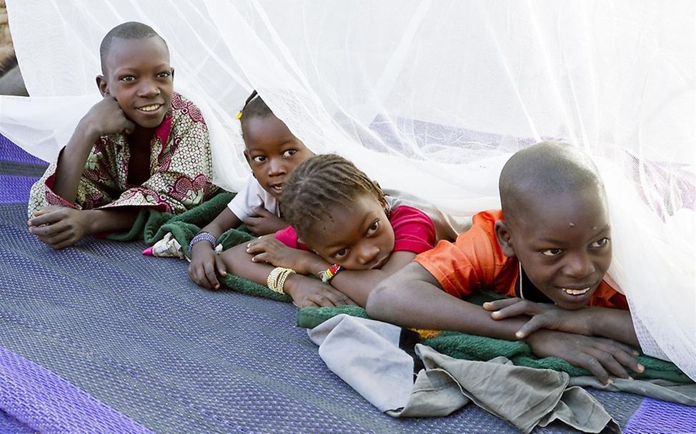 Moskitonetze verhindern Malaria. ©UNICEF/Lynch