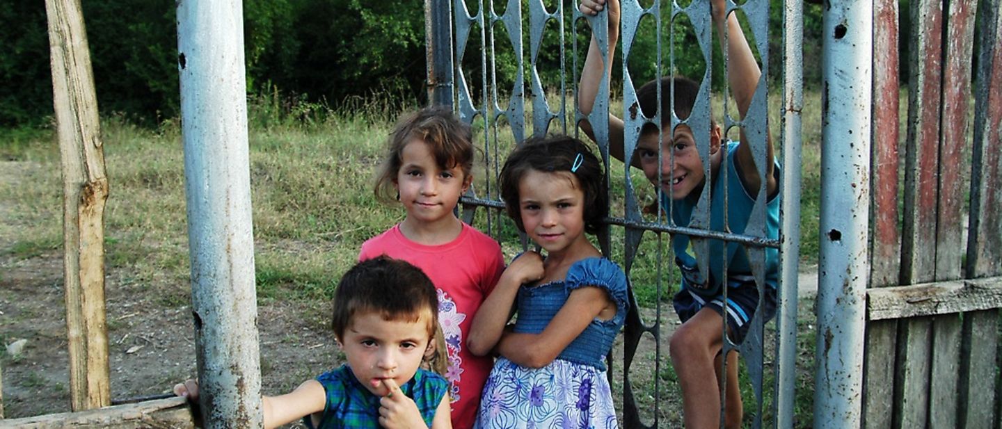 Viele Kinder am Rande Europas wachsen in bitterer Armut auf. | © UNICEF/Tarneden