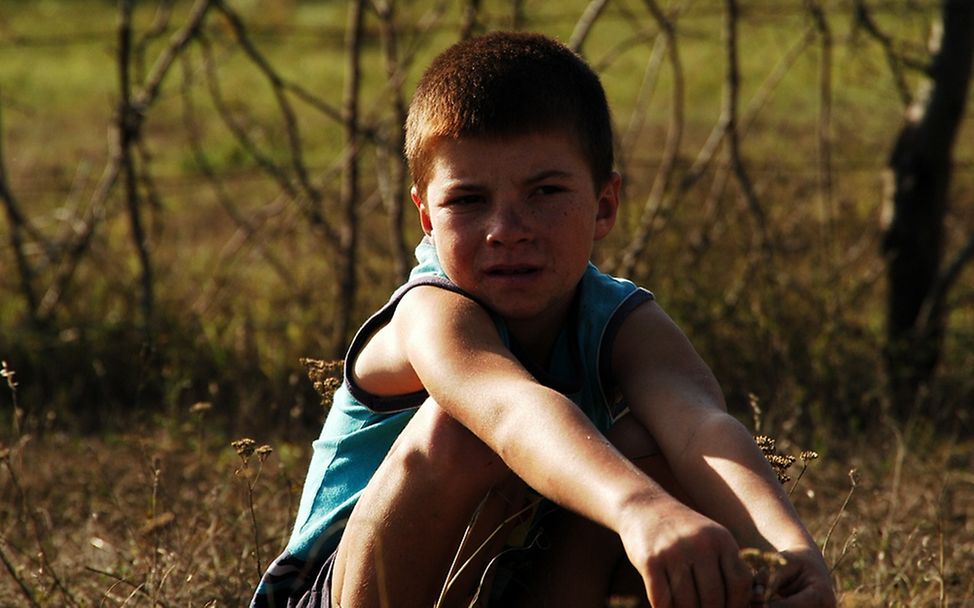 Ionut (11): Aufwachsen in Einsamkeit  - Zur Schule ist es über eine Stunde zu Fuß. | © UNICEF/Tarneden