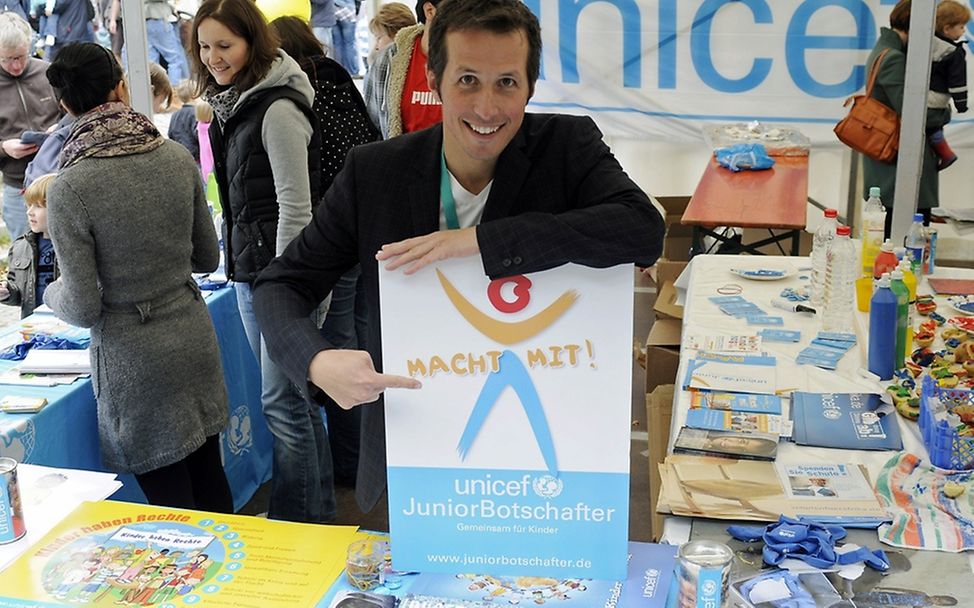 Willi Weitzel ist Schirmherr des UNICEF-JuniorBotschafter-Wettbewerbs © UNICEF/Hyou Vielz
