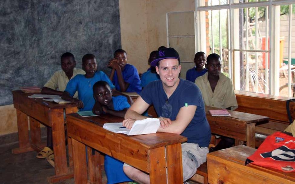 UNICEF-Pate Ben besuchte Bildungsprojekte in Ruanda © KiKA/Anne-Kristin Peter