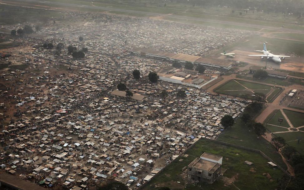 Zentralafrikanische Republik: Flüchtlingszelte Flugplatz Bangui