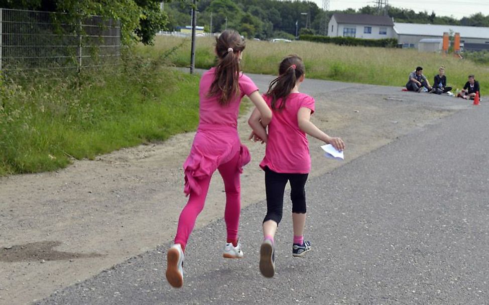 Laufen für UNICEF: Zwei Schülerinnen