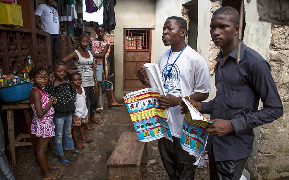 Ebola Sierra Leone: Hausbesuche bei Aufklärungskampagne