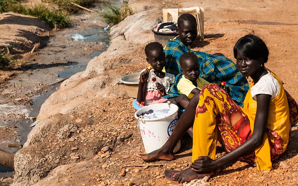 Südsudan: Dreckige Wassergräben birgen gefährliche Krankheitskeime.
