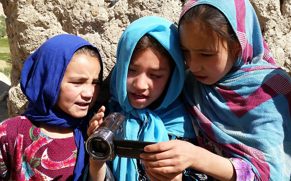 Afghanistan: Mädchen beim Video-Workshop
