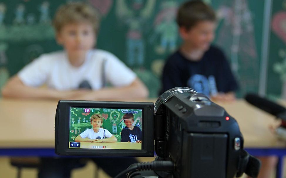 Kinder-Rechte-Rätsel: Kamera an für den Videodreh