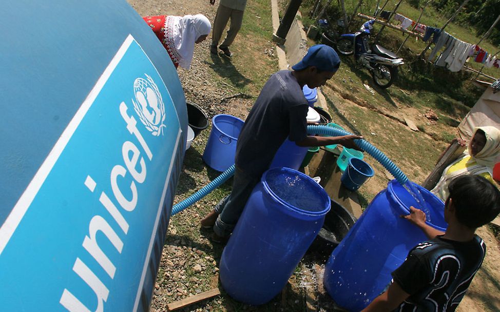 Indonesien: UNICEF versorgte die Kinder und Ihre Familien mit sauberem Trinkwasser.