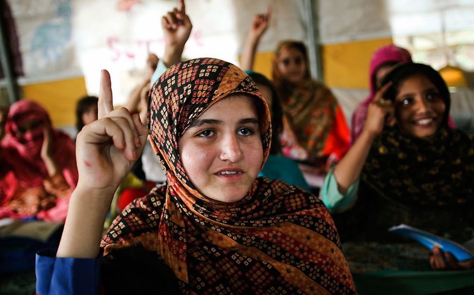 Mädchen in einer Schule in der Nähe von Peshawar, Pakistan.