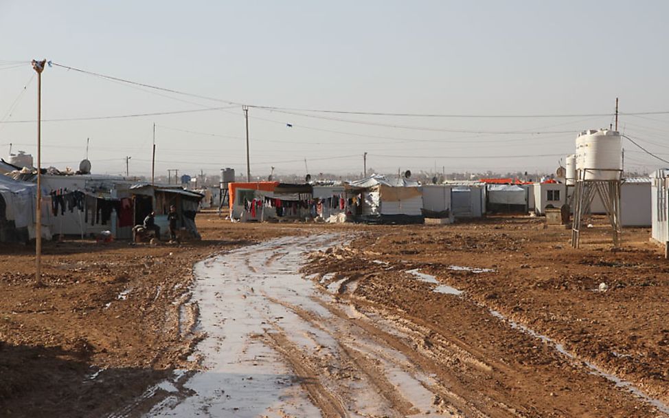 Syrien: Schlammstraße im Za’atari Flüchtlingscamp 