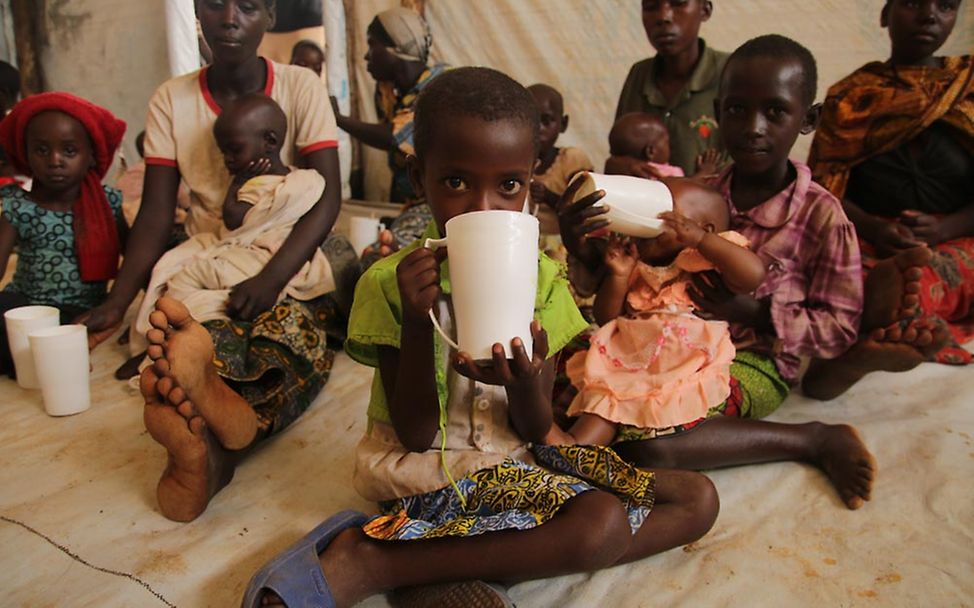 Burundi Krise: Flüchtlingskinder in Notunterkunft