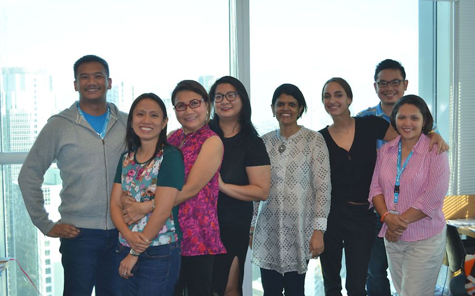 Philippinen: Gruppenbild mit UNICEF-Team in Manila