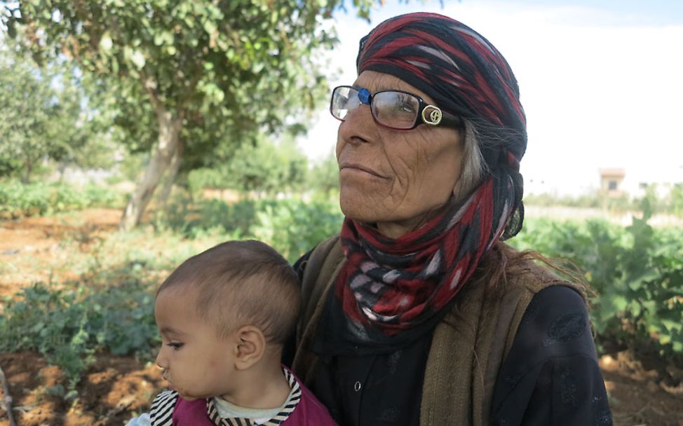 Großmutter Chambi mit Enkeltochter im Libanon