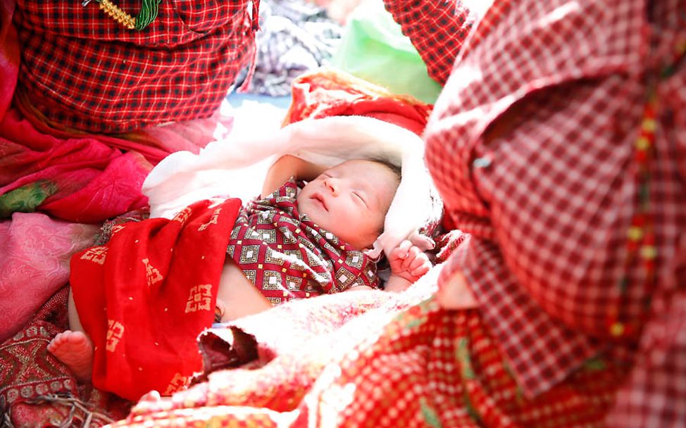Nepal Erdbeben: Die erste Generation nach den Beben ist dank UNICEF sicher zur Welt gekommen.