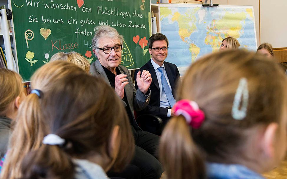 Aktionstag Kinderrechte: Mehr als 100 Bundestagsabgeordnete zu Besuch an Schulen in Deutschland