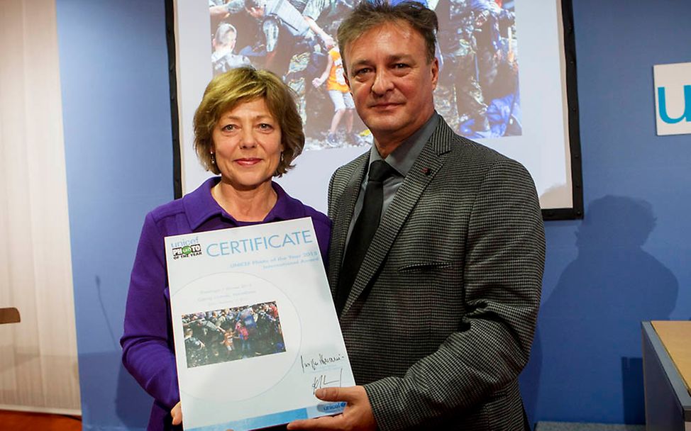 UNICEF patroness Daniela Schadt honors photographer Georgi Licovski