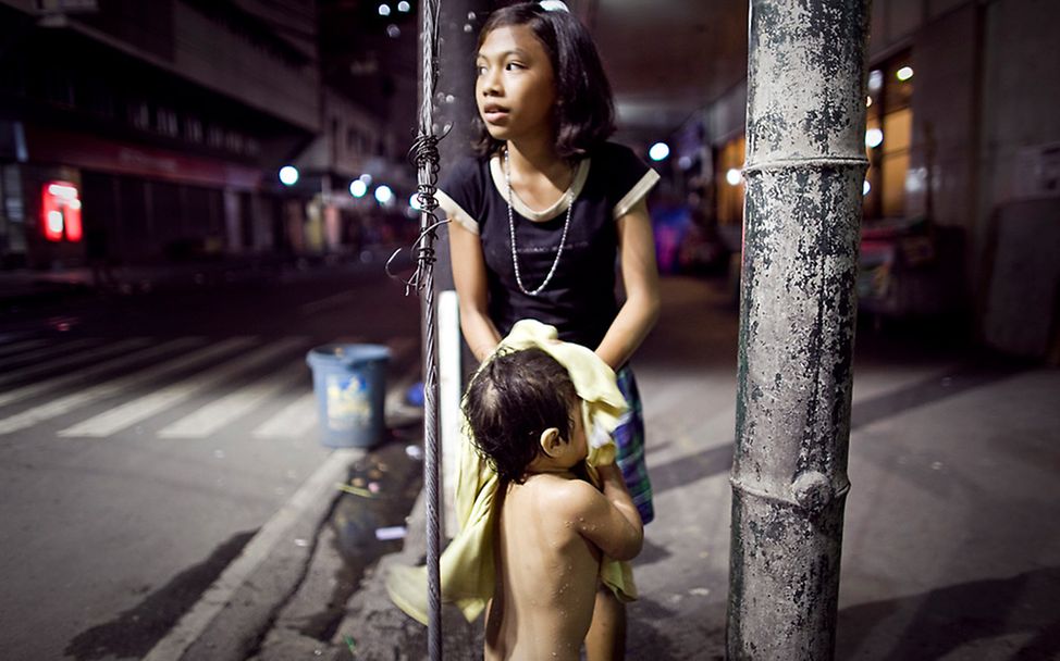 Bürgersteig als Zuhause: Marie ist ein Straßenkind aus Manila 