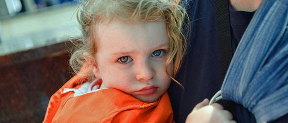 Ukraine Nothilfe: Millionen Kinder wie dieses Mädchen sind wegen dem Krieg auf der Flucht. 
